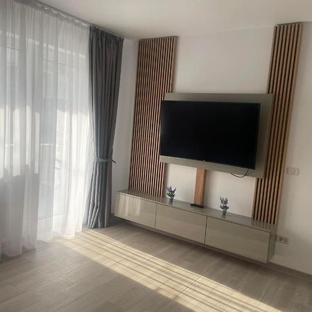 Luxury Apartment Питещ Екстериор снимка