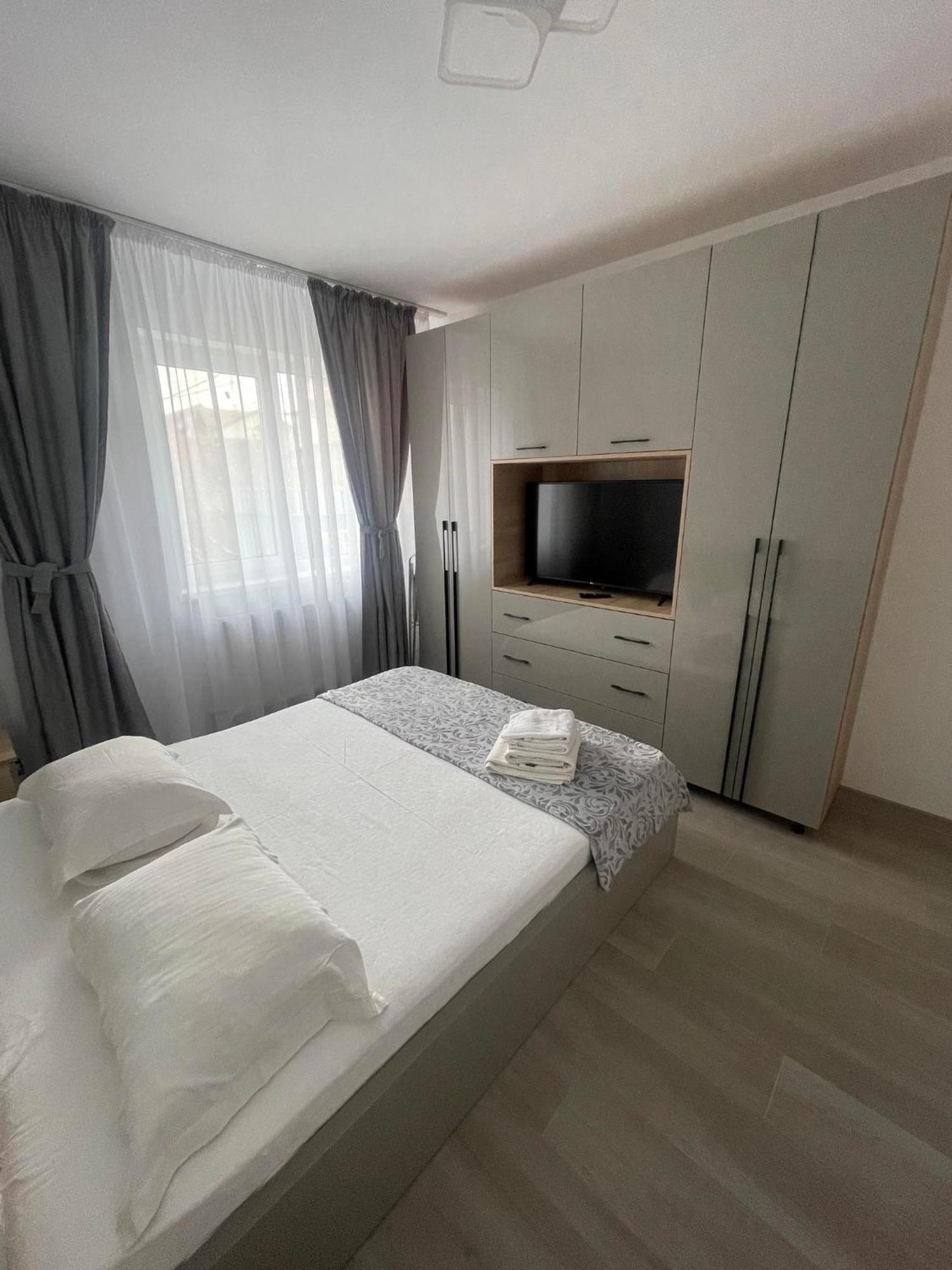 Luxury Apartment Питещ Екстериор снимка