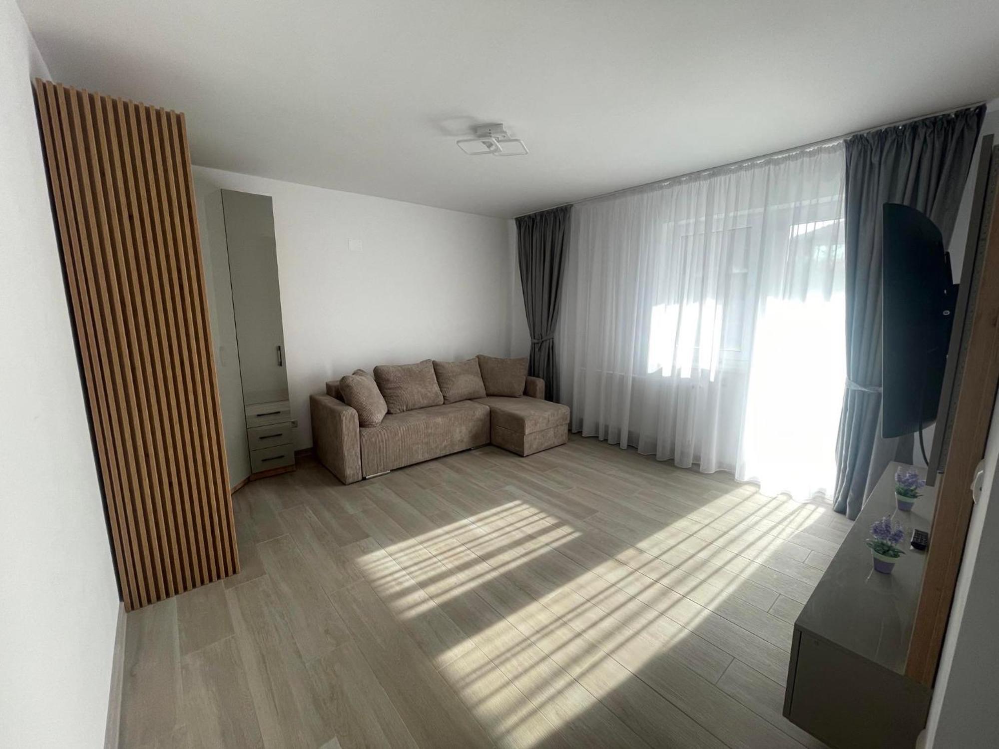 Luxury Apartment Питещ Екстериор снимка